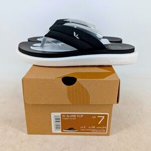 NIB Koolaburra by UGG Alane Flip Sandals - Size US 7 Black & White Casual Sporty